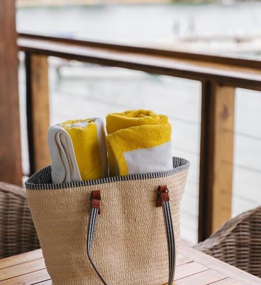 سوییت لوکس, The Beach House Boutique