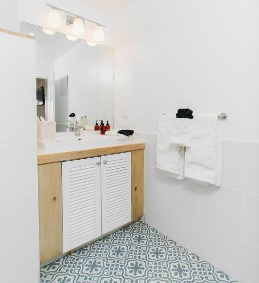 سوییت, The Beach House Boutique