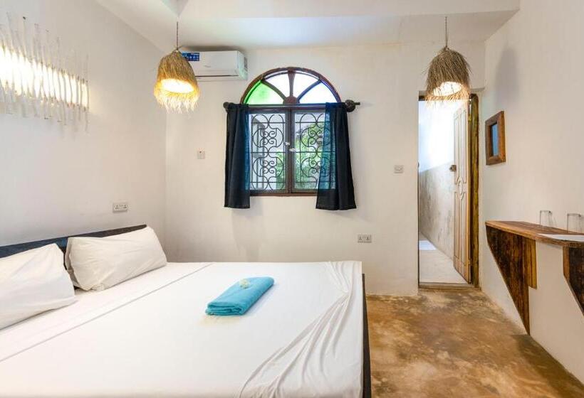 标准单人间, The Seles Boutique