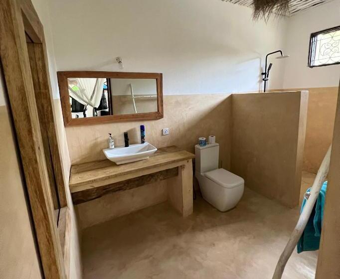 带泳池的标准三人间, The Seles Boutique