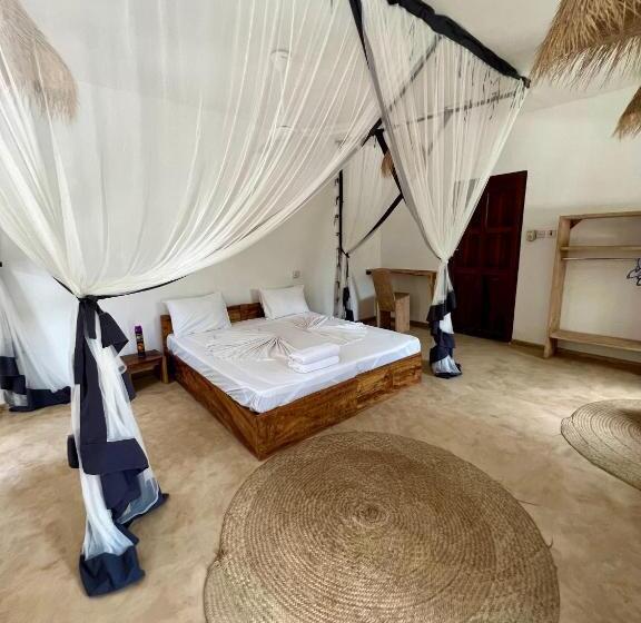 带泳池的标准三人间, The Seles Boutique