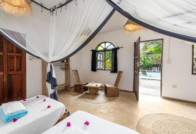 带泳池的标准三人间, The Seles Boutique