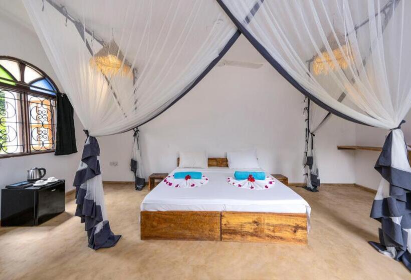 带泳池的标准三人间, The Seles Boutique