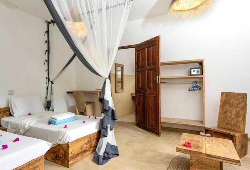 Трехместный Номер Стандарт Вид на Бассейн, The Seles Boutique