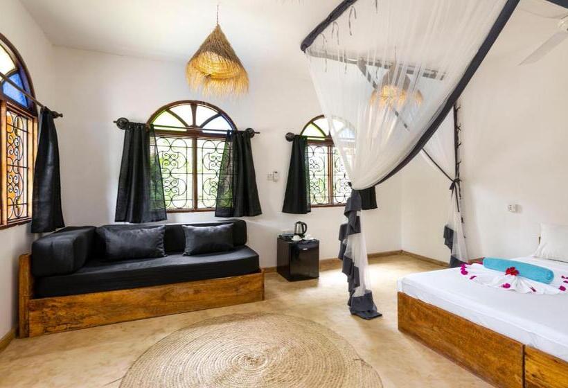 带泳池的标准三人间, The Seles Boutique