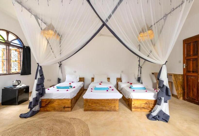 带泳池的标准三人间, The Seles Boutique