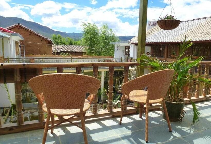 חדר אקזקיוטיב, Tourist Courtyard