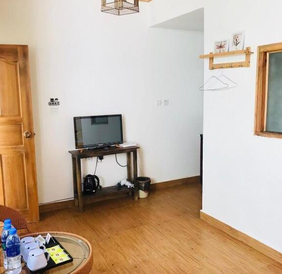 家庭间, Tourist Courtyard