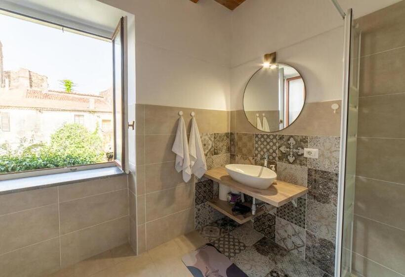 غرفة قياسية, Maison De Curtis