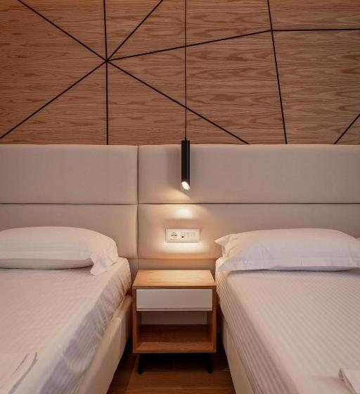 Студия Deluxe, Aboja Inn