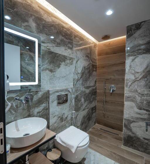 Студия Deluxe, Aboja Inn