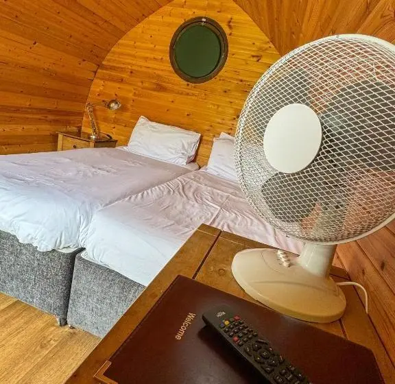 テラス付きスタンダードルーム, Rodway Hill Golf & Eco Pod