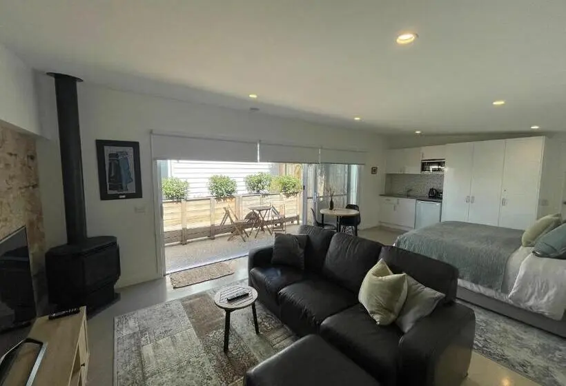 اتاق لوکس با تخت بزرگ, Port Fairy Bnb   The Green Suite