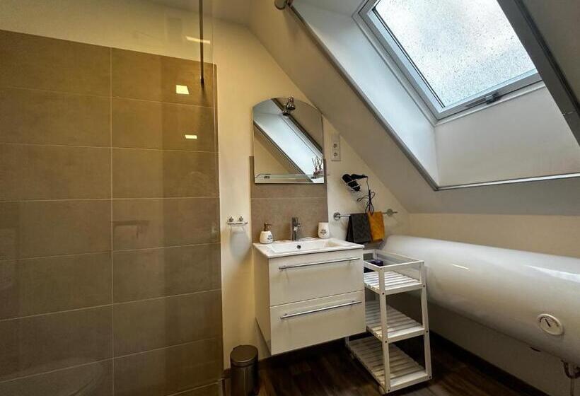 Номер Стандарт, See Panzió