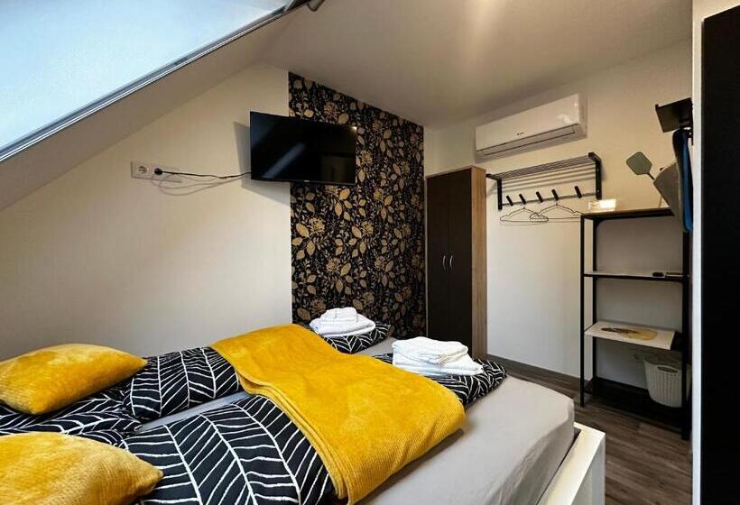 Номер Стандарт, See Panzió