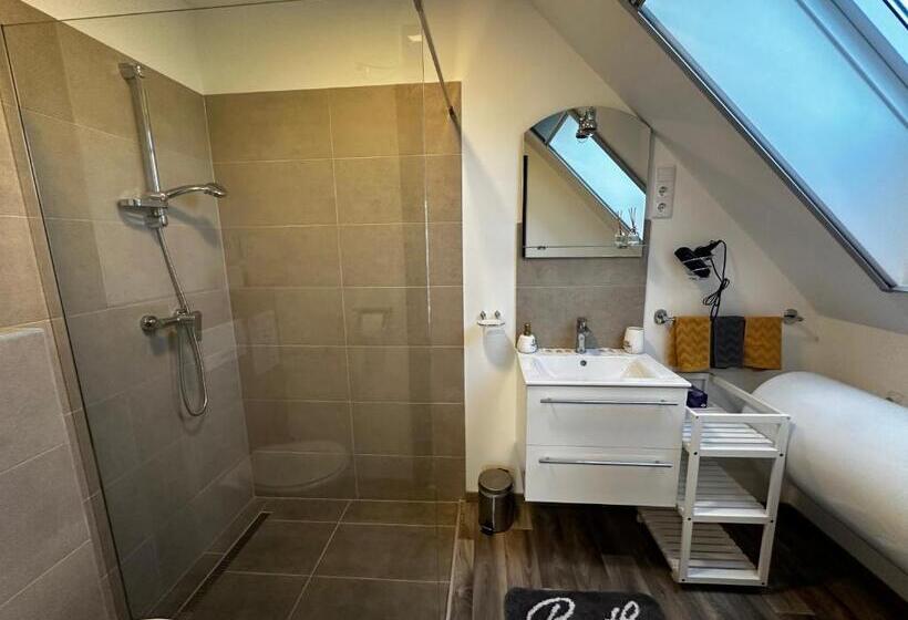 Трехместный Номер Стандарт с Балконом, See Panzió