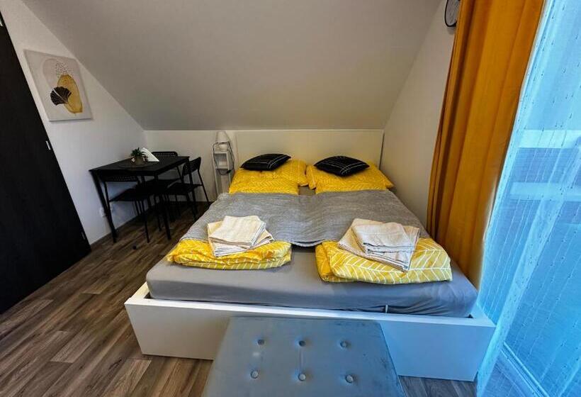 Трехместный Номер Стандарт с Балконом, See Panzió