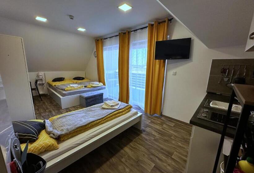 Трехместный Номер Стандарт с Балконом, See Panzió