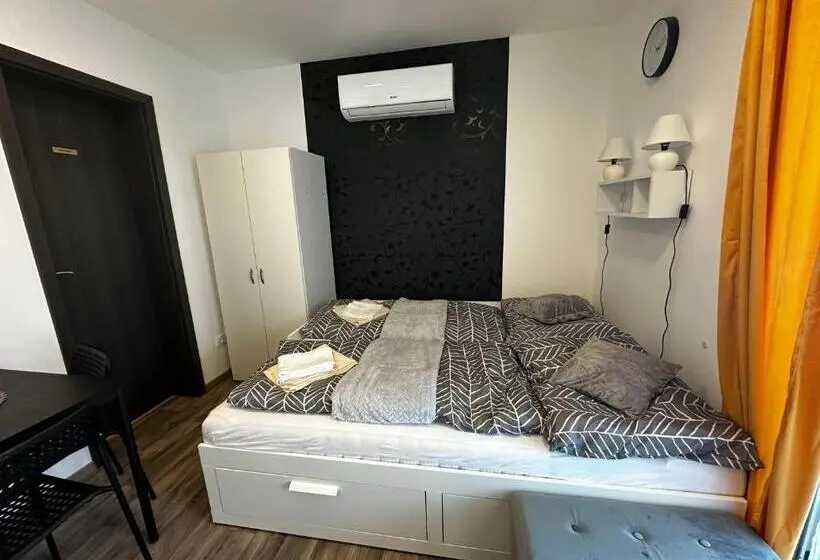 スタンダード4人部屋, See Panzió
