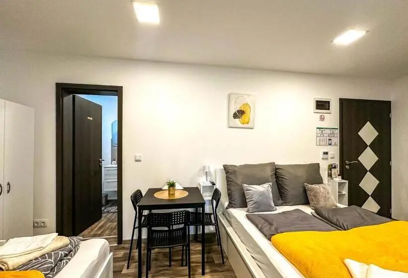 スタンダード4人部屋, See Panzió
