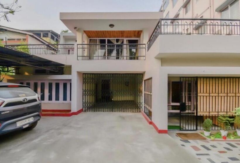 带1个卧室的带阳台的公寓, Four Quarters