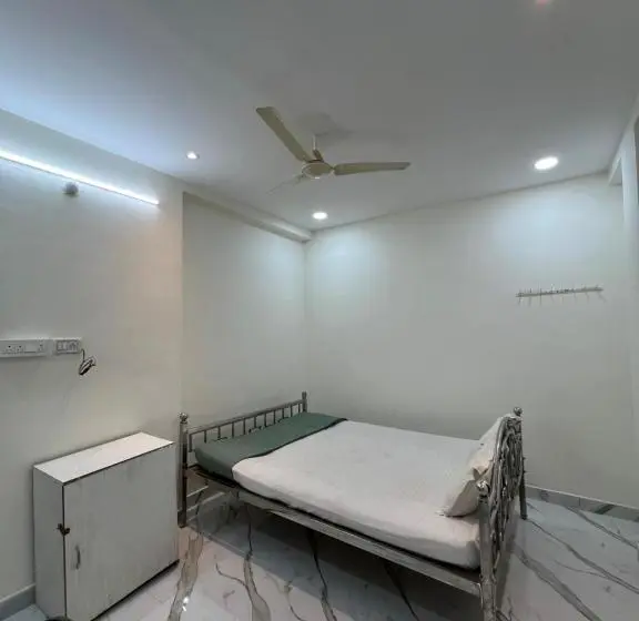 スタンダードルーム, Sri Vishweshwara Lodging