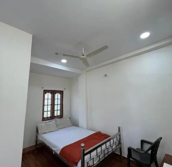スタンダードルーム, Sri Vishweshwara Lodging