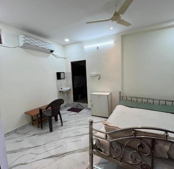 اتاق استاندارد, Sri Vishweshwara Lodging