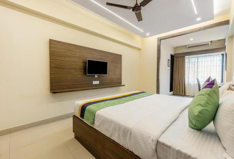 Номер Deluxe, Treebo Sky City Grand
