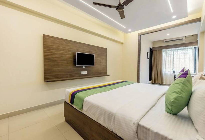 Номер Deluxe, Treebo Sky City Grand