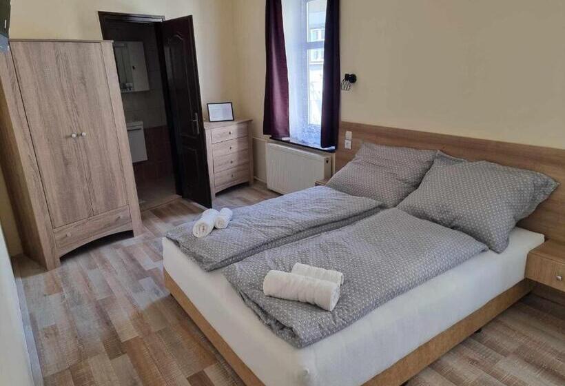 غرفة قياسية, Sas Tér Vendégház