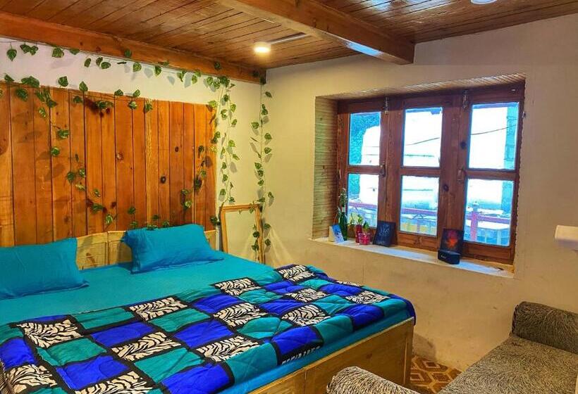 اتاق استاندارد با چشمانداز کوهستان, Canvas And Coffee