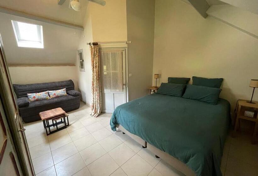 חדר סטנדרט נוף לבריכה, Les Bertaulières