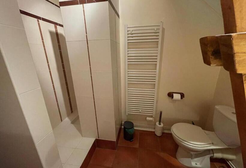 חדר משפחתי, Les Bertaulières