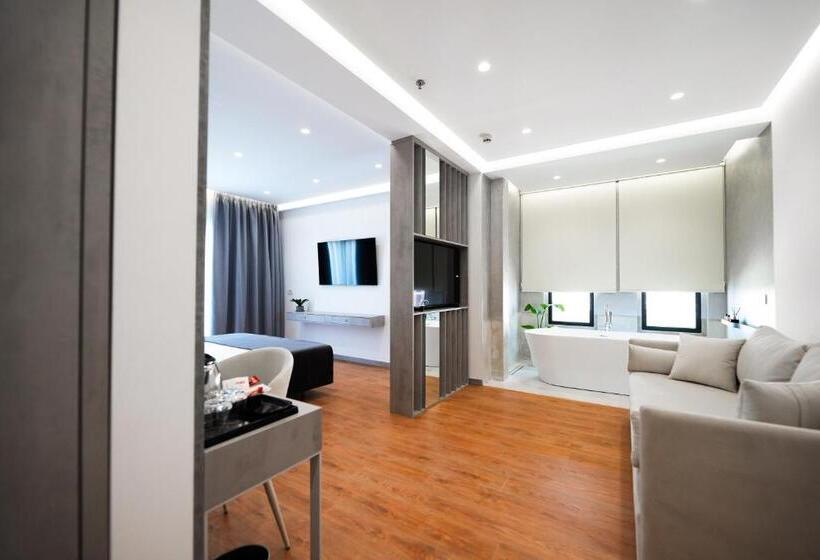 סוויטה, Naos Luxury