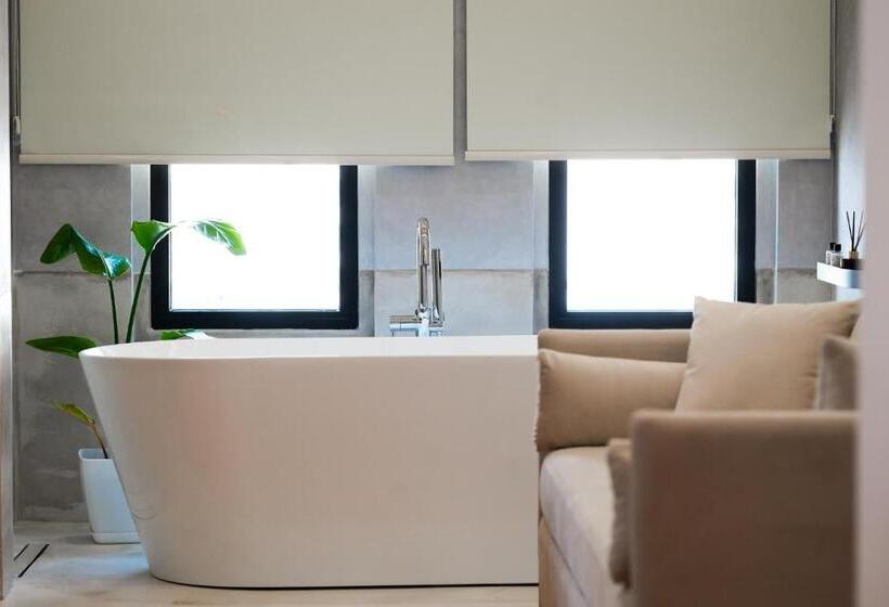 סוויטה, Naos Luxury