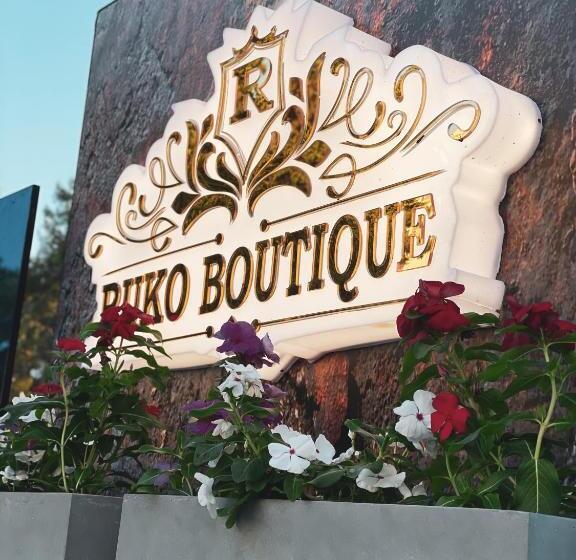 اتاق لوکس با چشم‌انداز استخر, Ruko Boutique