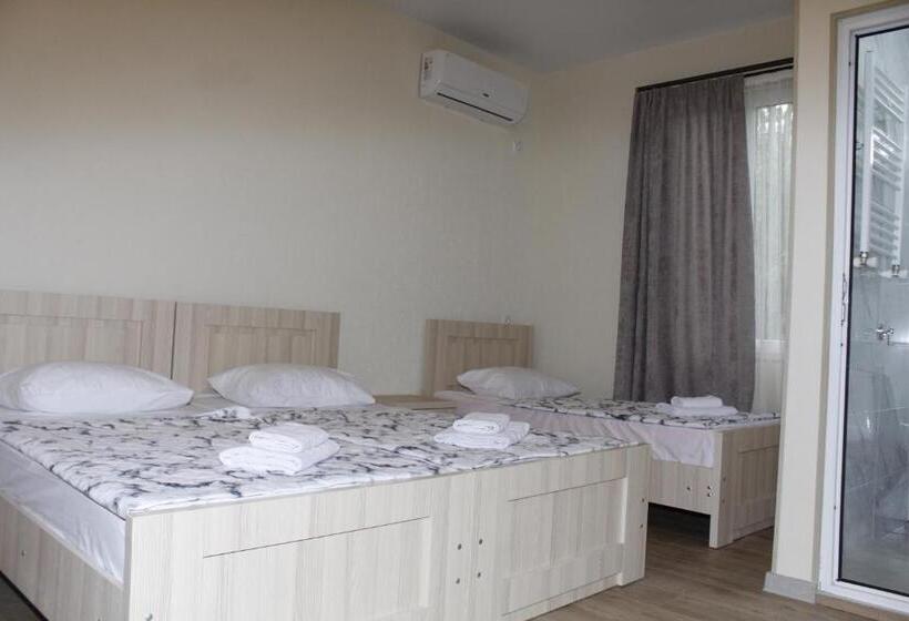 اتاق استاندارد سه نفره, Best Guesthouse