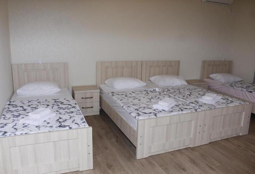 اتاق استاندارد چهار تخته, Best Guesthouse