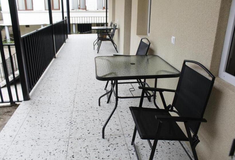 اتاق استاندارد چهار تخته, Best Guesthouse