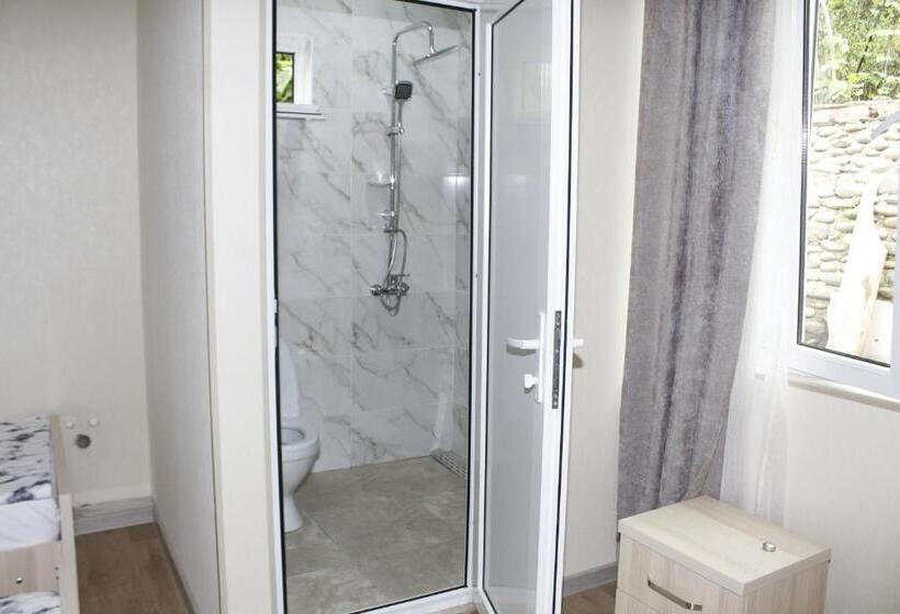 اتاق استاندارد چهار تخته, Best Guesthouse