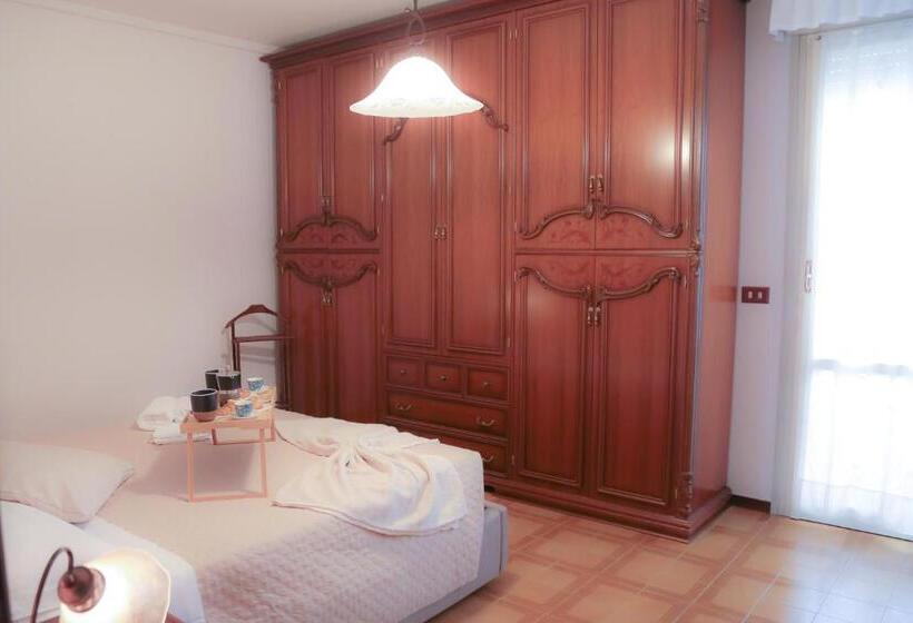 اتاق استاندارد با سرویس بهداشتی مشترک, Guest House Bagnolo