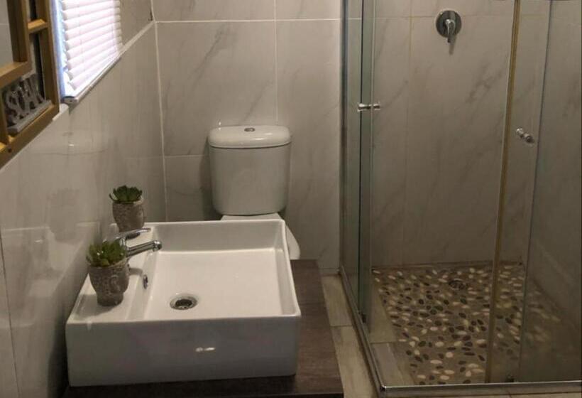 Семейный Номер, Monet Guesthouse