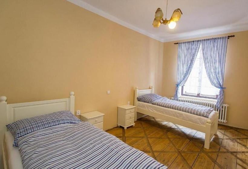 Aile Süiti, Penzion U Františka