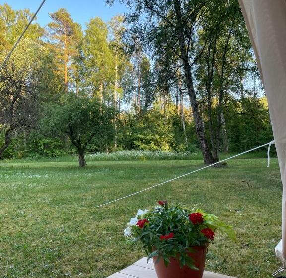 اتاق استاندارد سه تخته با چشم‌انداز باغ, Veskimäe Muhu Island