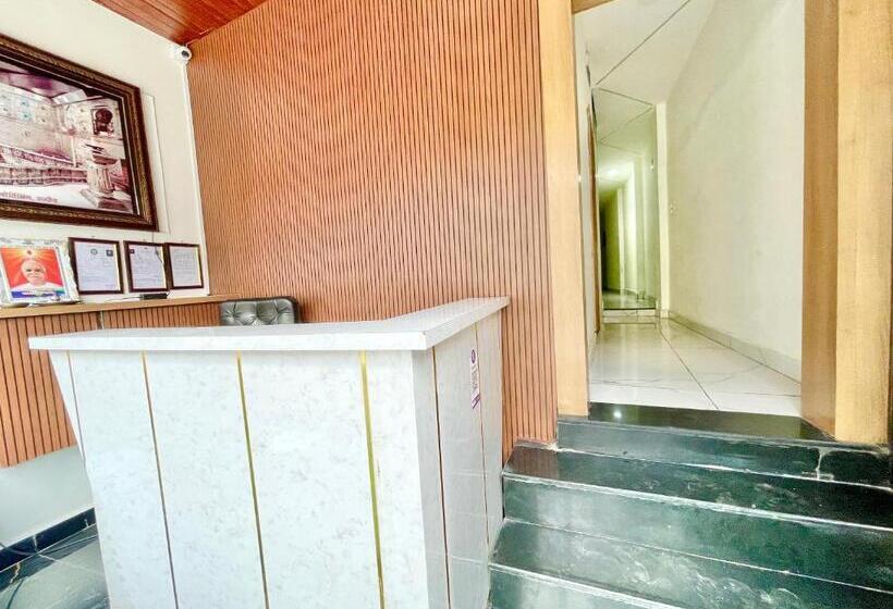 豪华房间, Sv Palace ! Ujjain ! होटल एसवी पैलेस ஹோட்டல் Sv பேலஸ் హోటల్ Sv ప్యాలెస్ Fully Air Conditioned