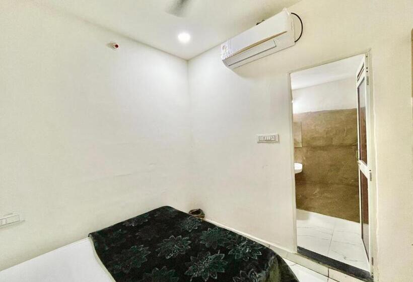 豪华房间, Sv Palace ! Ujjain ! होटल एसवी पैलेस ஹோட்டல் Sv பேலஸ் హోటల్ Sv ప్యాలెస్ Fully Air Conditioned