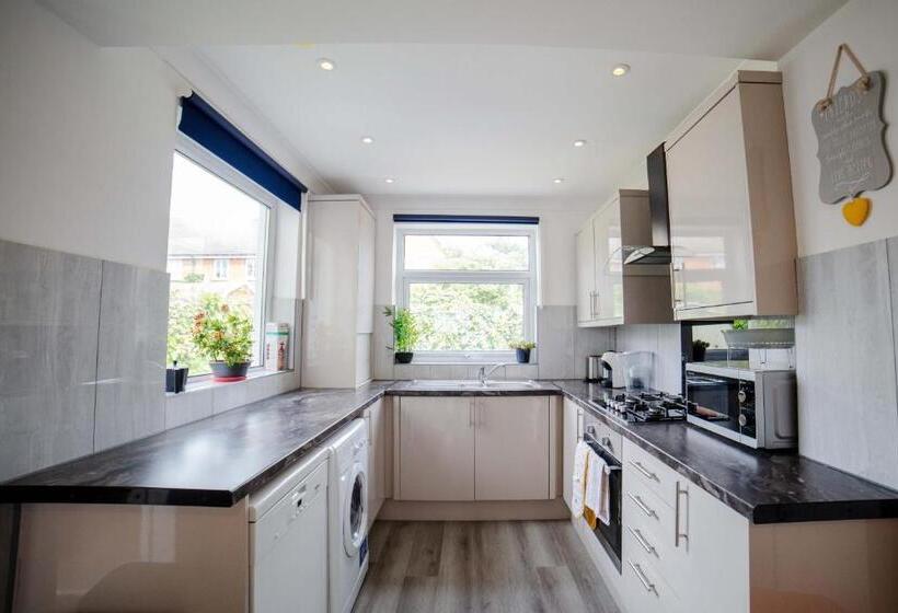 منزل غرفة نوم واحدة, Excel 3 Bed Fresh Linen Fast Wifi Please Contact Us Today At One Stop Property Management