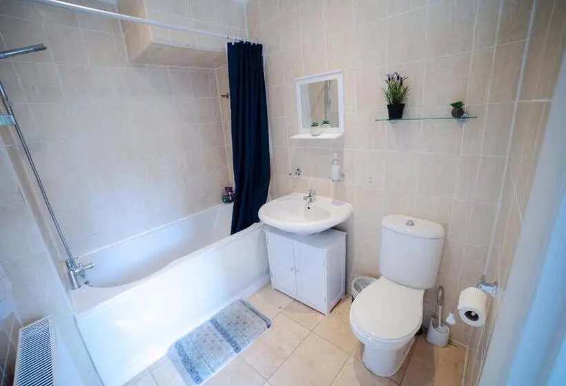 خانه 1 خوابه, Excel 3 Bed Fresh Linen Fast Wifi Please Contact Us Today At One Stop Property Management