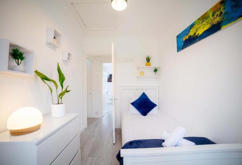 1间卧室的房子, Excel 3 Bed Fresh Linen Fast Wifi Please Contact Us Today At One Stop Property Management